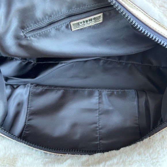 G.I.L.I. Weekender Bag Faux Shearling & Metallic Gold Duffel - Picture 9 of 10